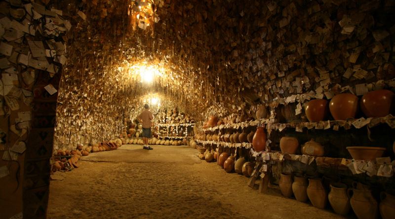 口香糖墙吻石狂魔人汤泡澡国外奇葩景点大盘点