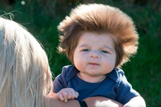 2个月宝宝头发疯长似真人蒙奇奇 被称为“熊小宝”！