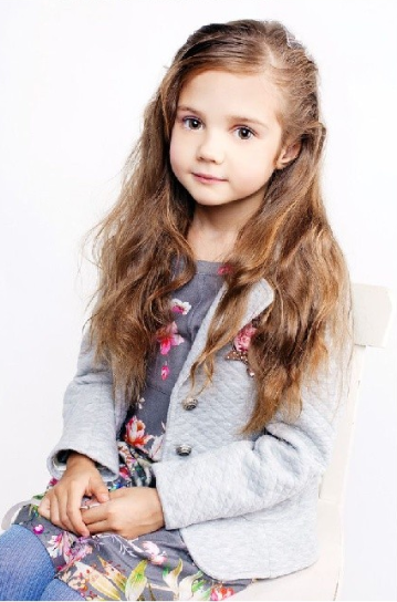 《爸爸去哪儿4》开播：阿拉蕾实力圈粉 各路萌娃看起来！