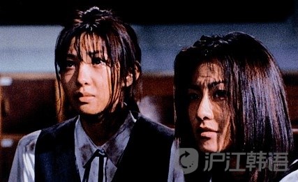 韩国恐怖电影推荐:《女高怪谈1死亡教室》两个