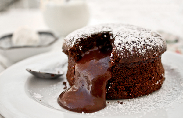 简单美味的法式甜点：熔岩巧克力蛋糕