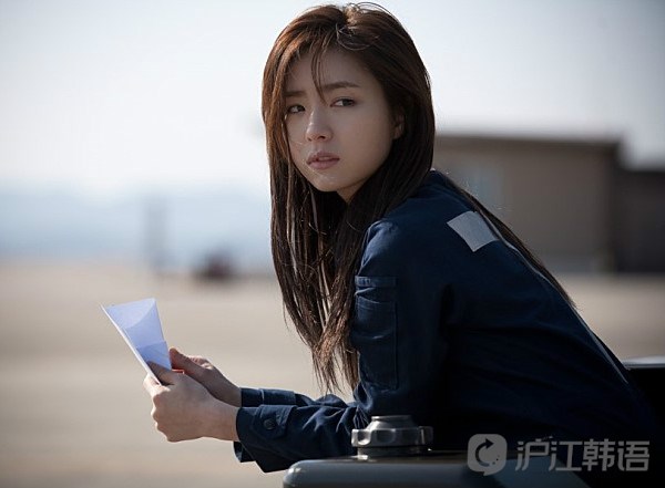 韩国战争电影推荐:《R2B:返回基地》 空中战斗的重要性_沪江韩语学习网