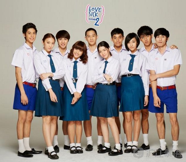 为爱所困》是根据泰国网络bl小说《lovesick》所改编的同名系列电视剧