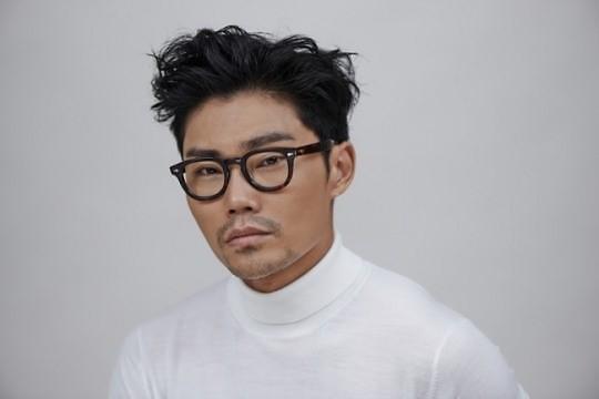 韩国男歌手:金范秀 怪物级别的声音