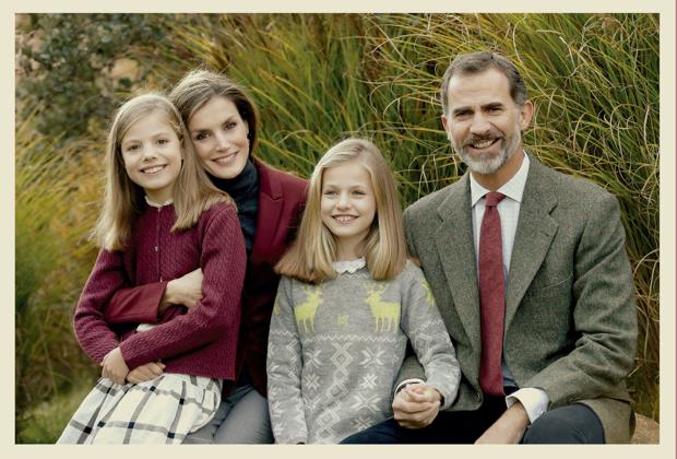 西语新闻:圣诞将至，西班牙王室全家福贺函亮相!_新沪江西语网_西语学习门户