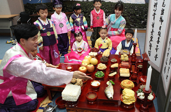 韩国祭祖习俗:过年祭桌的陈设有讲究_文化生活_沪江韩语学习网手机版