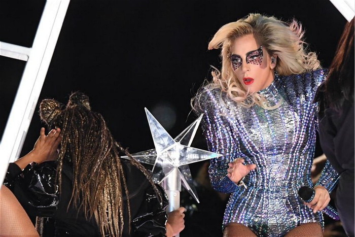 “美国春晚”超级碗中场秀 Lady Gaga连唱7首燃爆全场