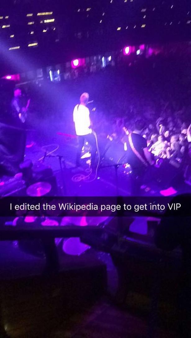 厉害了男孩！篡改维基百科 成功混进演唱会VIP席
