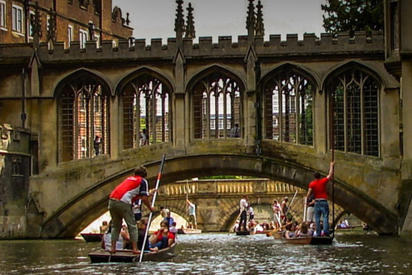 英语口语练习_出国旅行,不可不知的英语口语表