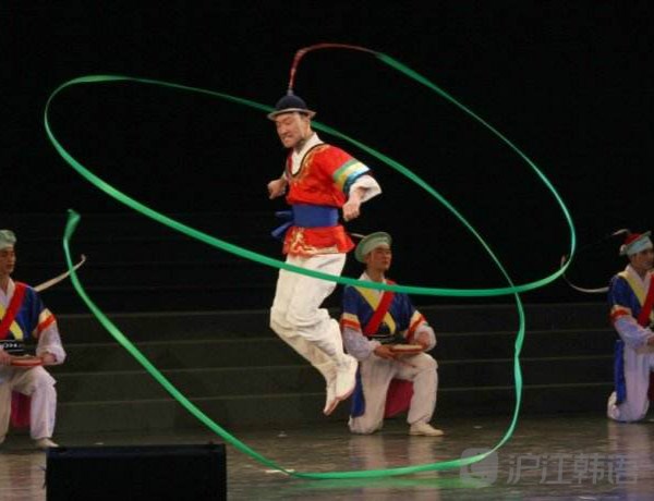 韩国舞蹈之韩国象帽舞 朝鲜族代表性的舞蹈