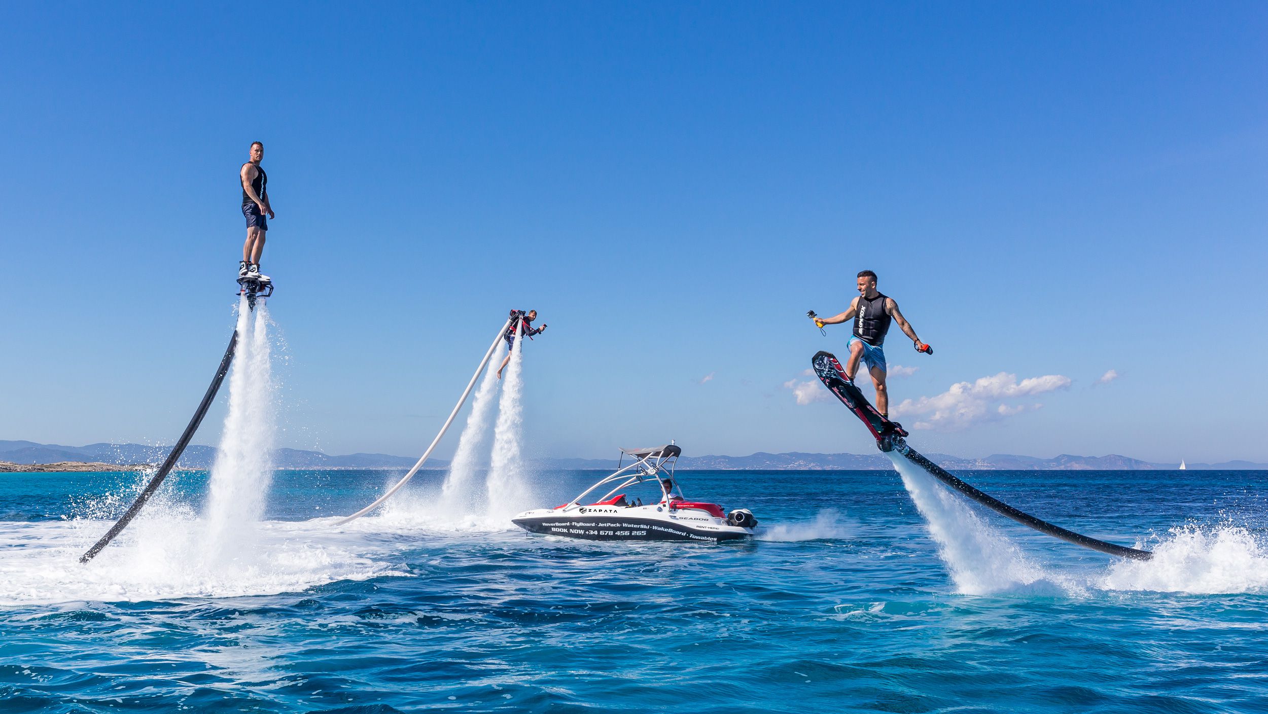 文化娱乐 文学文化   flyboard是一项新兴的水上极限运动.