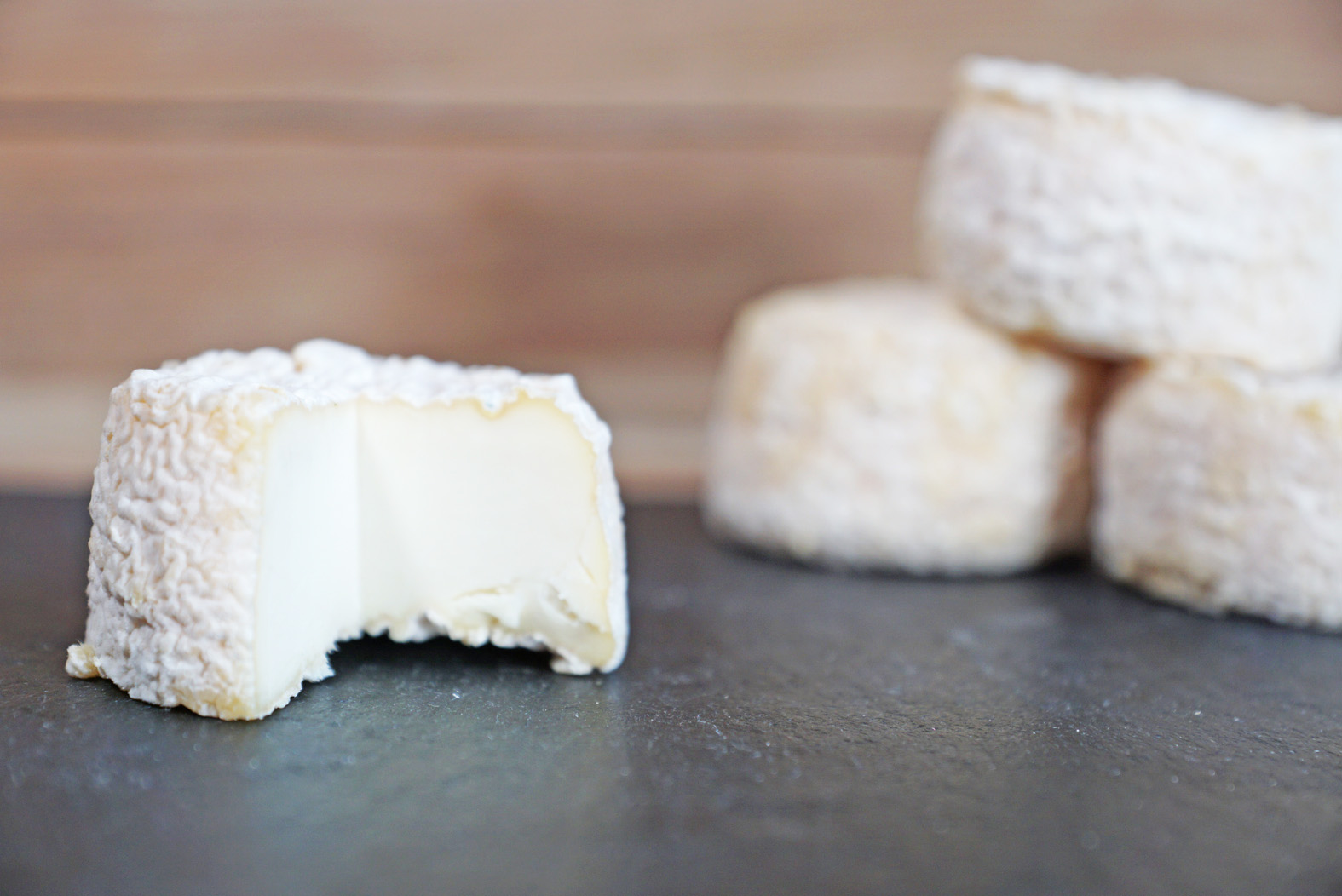 比如 山羊奶酪  goat cheese,特别是春天的新鲜山羊奶酪,是不能错过的
