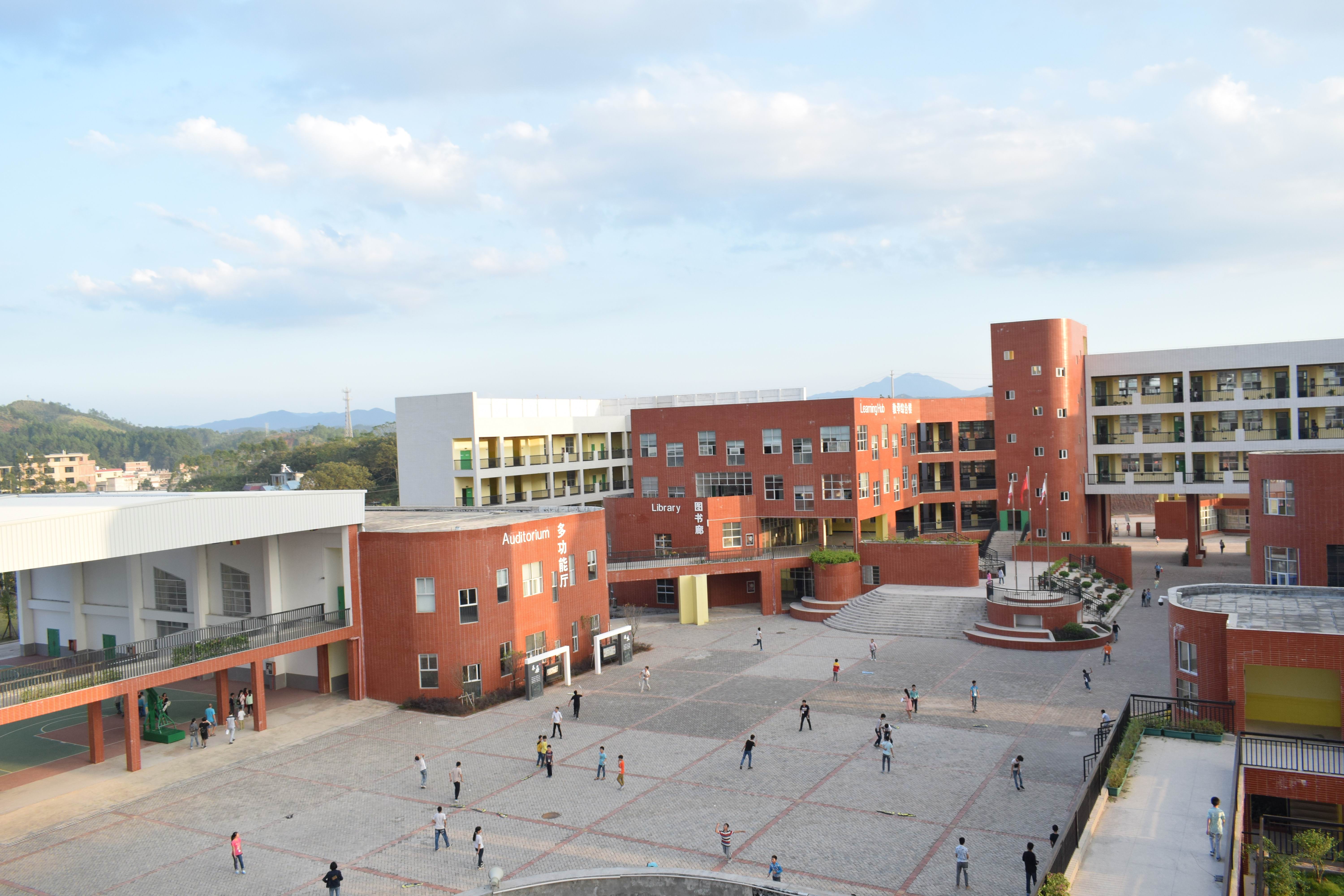 省市发改委领导莅临龙南县思源实验学校稽察学