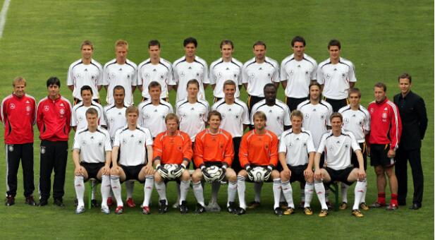 2006年德国世界杯德国队全家福(图片转自互联网)