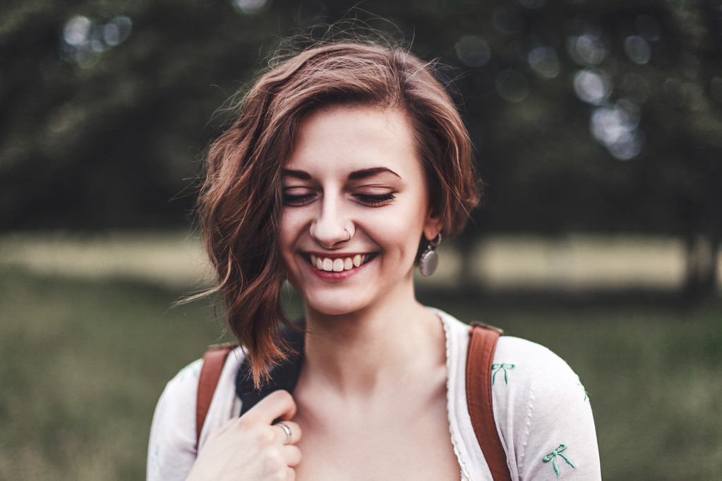 西语名字背后的寓意：常见的西语女生名Cristal有什么含义？