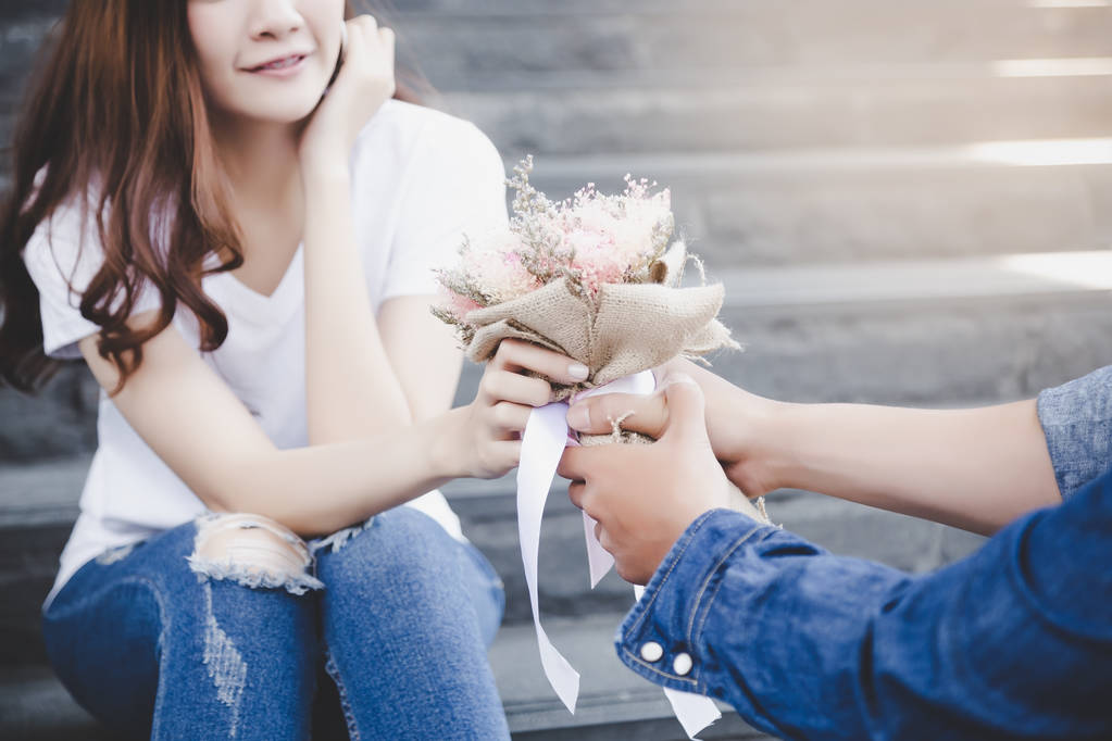 西班牙语情话 我爱你 比你认为的还要爱你 西班牙告白 沪江西班牙语