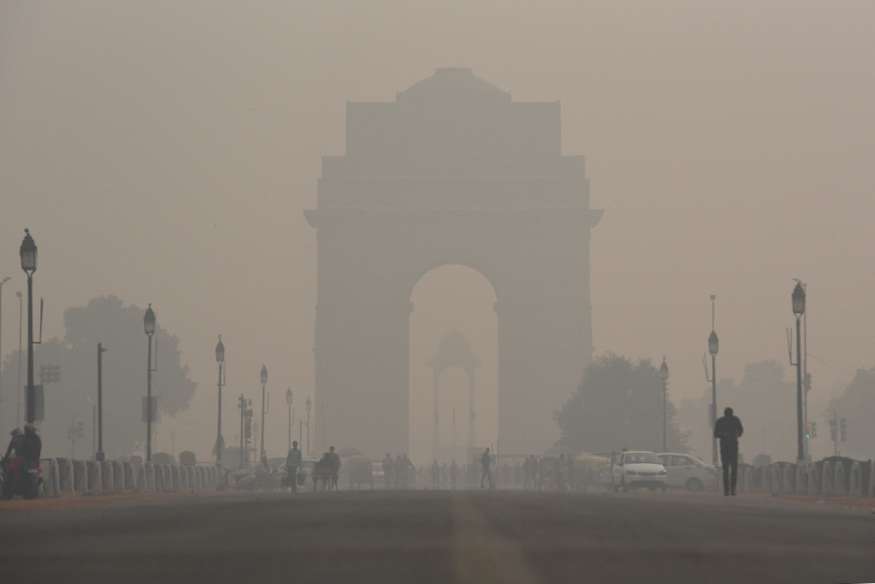 印度首都德里雾霾爆表,空气污染指数达到999