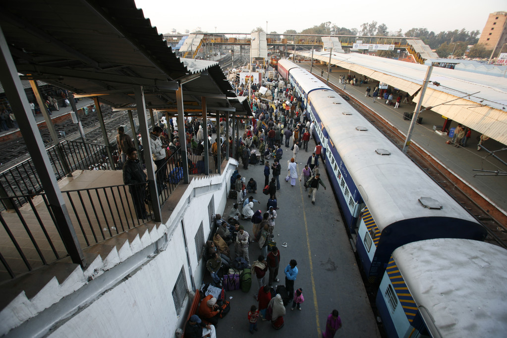 印度开始把火车改造成方舱医院