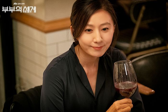 《夫妻的世界》女主金喜爱27年前旧照曝光