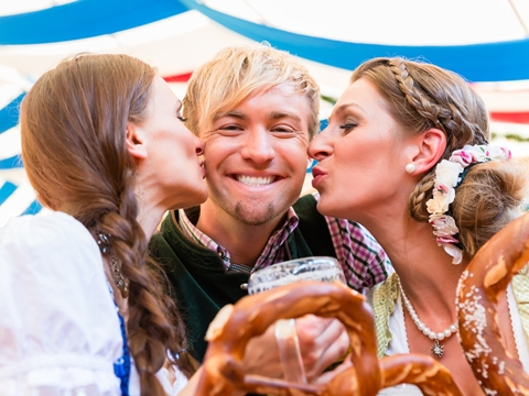 2万人请愿禁播德国啤酒节经典歌曲！因歌词过分撩人？