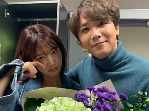 大方和“男性朋友”合照的韩国女明星6人