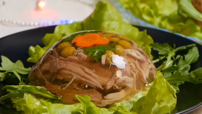 俄罗斯的新年餐桌都有什么美味佳肴？正宗的俄餐学起来（附操作视频）