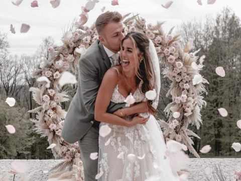 德国新生代偶像歌手秘密二婚！前夫竟还想亲临婚礼干这事…