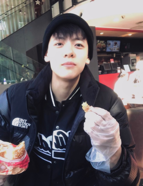 杨舒予神仙颜值上热搜男装帅气女装美丽网友人间扳手