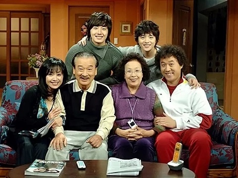 爷青回！《搞笑一家人》剧组时隔14年再聚首