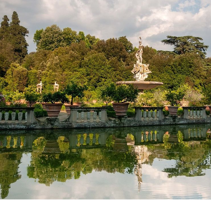 palace)深处,曾是统治佛罗伦萨的美第奇家族的御花园,后成为数代
