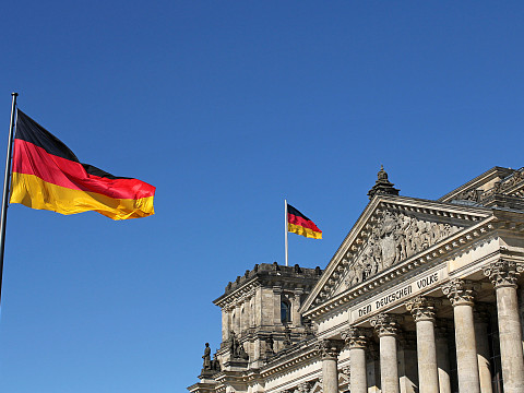 世界各国人民评默克尔16年政绩！结果德国人最不服？