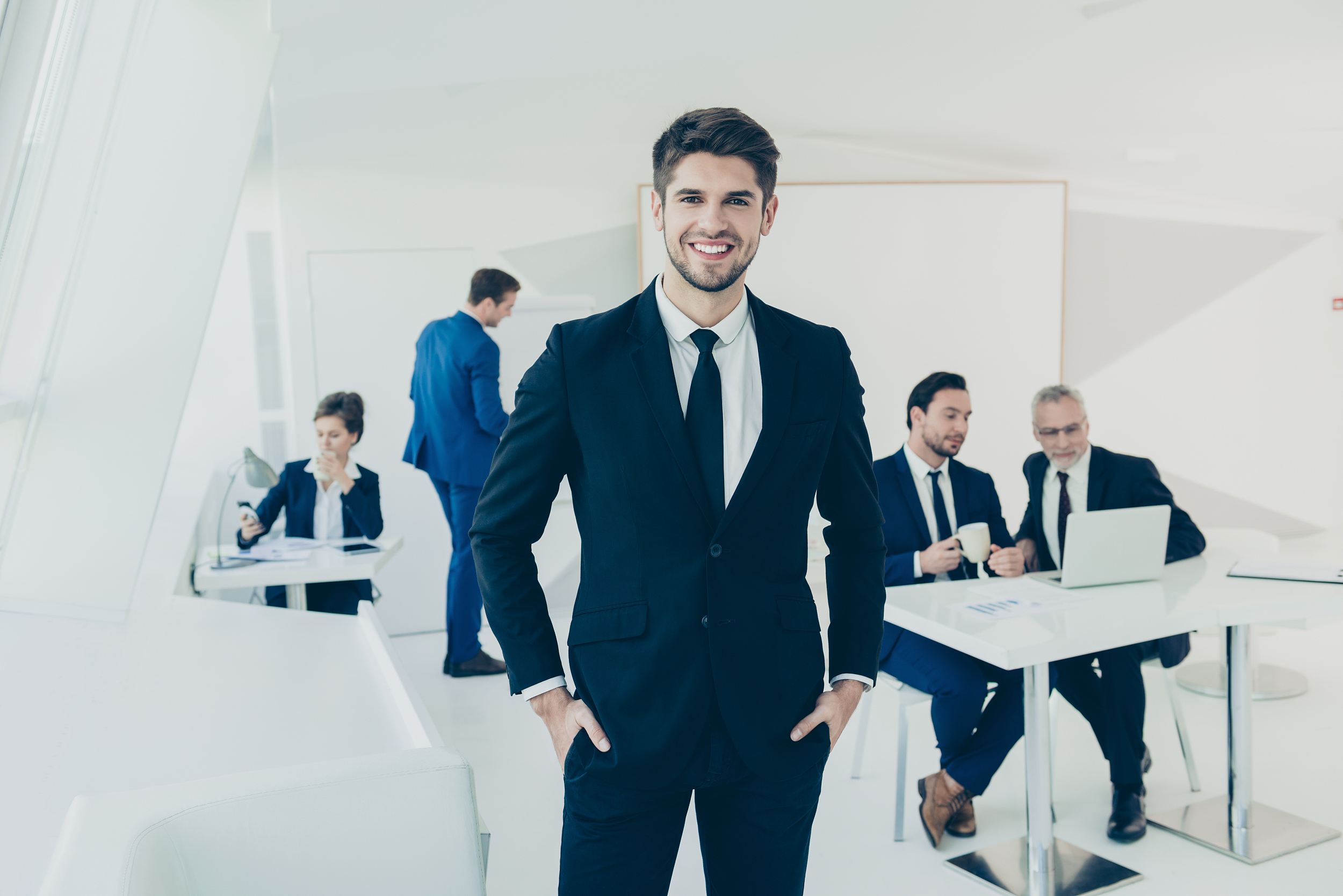 霸气花臂、不婚主义，智利“反内卷”第一人竟当选该国最年轻总统？