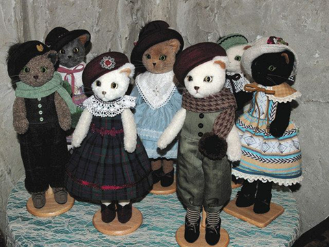 日本咖啡馆里的「猫自慢展」 ：手工猫咪玩偶备受欢迎！