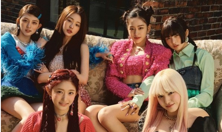 韩国人气女团IVE的新单专《LOVE DIVE》引关注