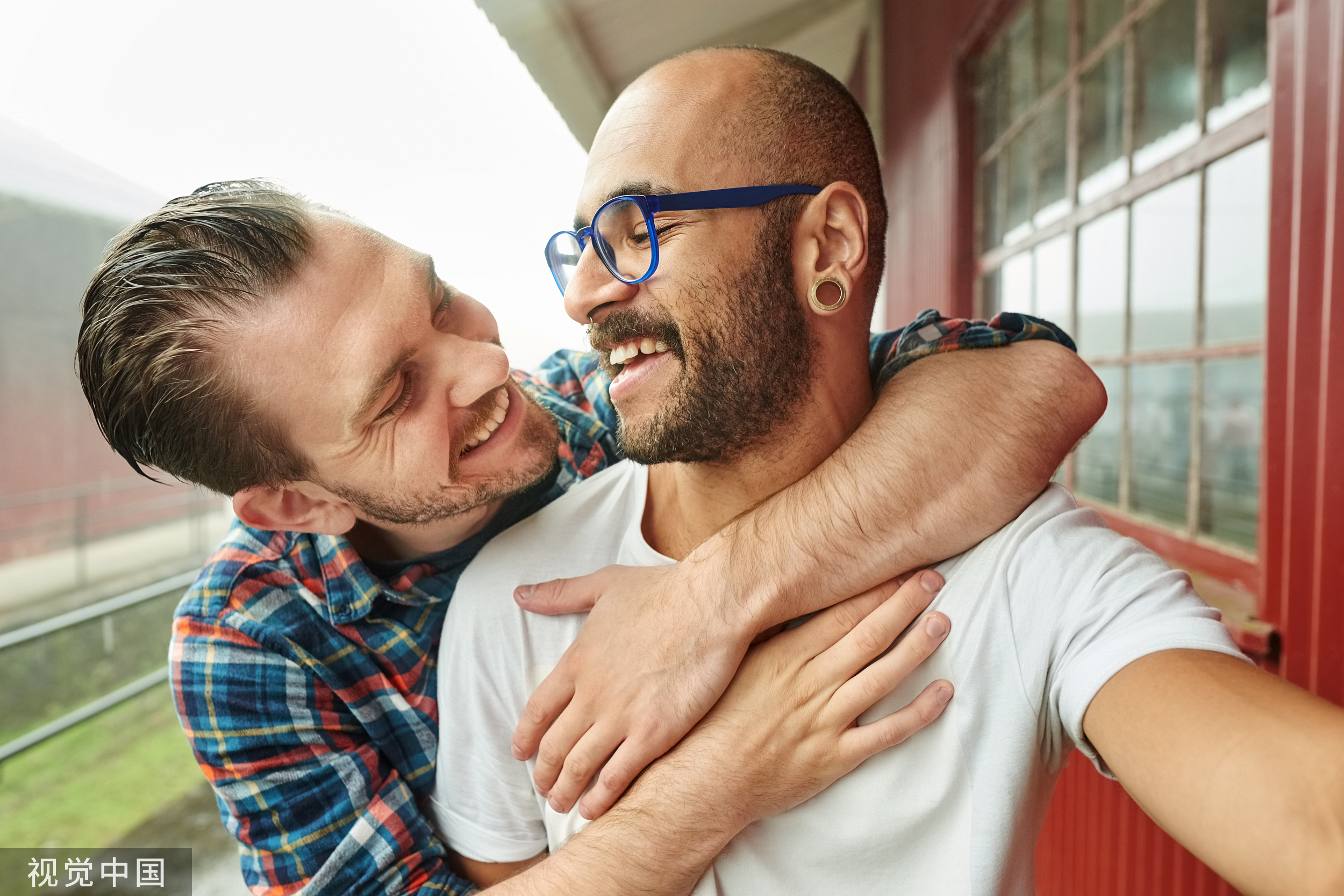 不再因性取向背井离乡，西班牙骄傲节终于从大城市走向乡村小镇了！