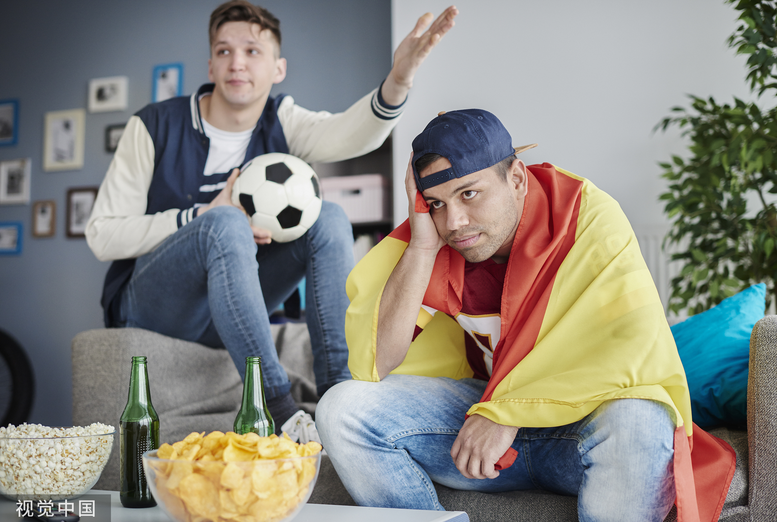 西班牙世界杯爆冷出局无缘8强！这个锅似乎应该是教练来背……