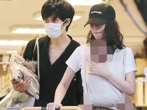 日娱顶流俊男美女夫妇带娃出街被拍！口罩也挡不住的高颜值绝了……