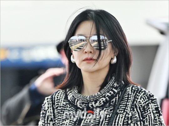 BV你真是有眼光！女神李英爱的干练机场LOOK