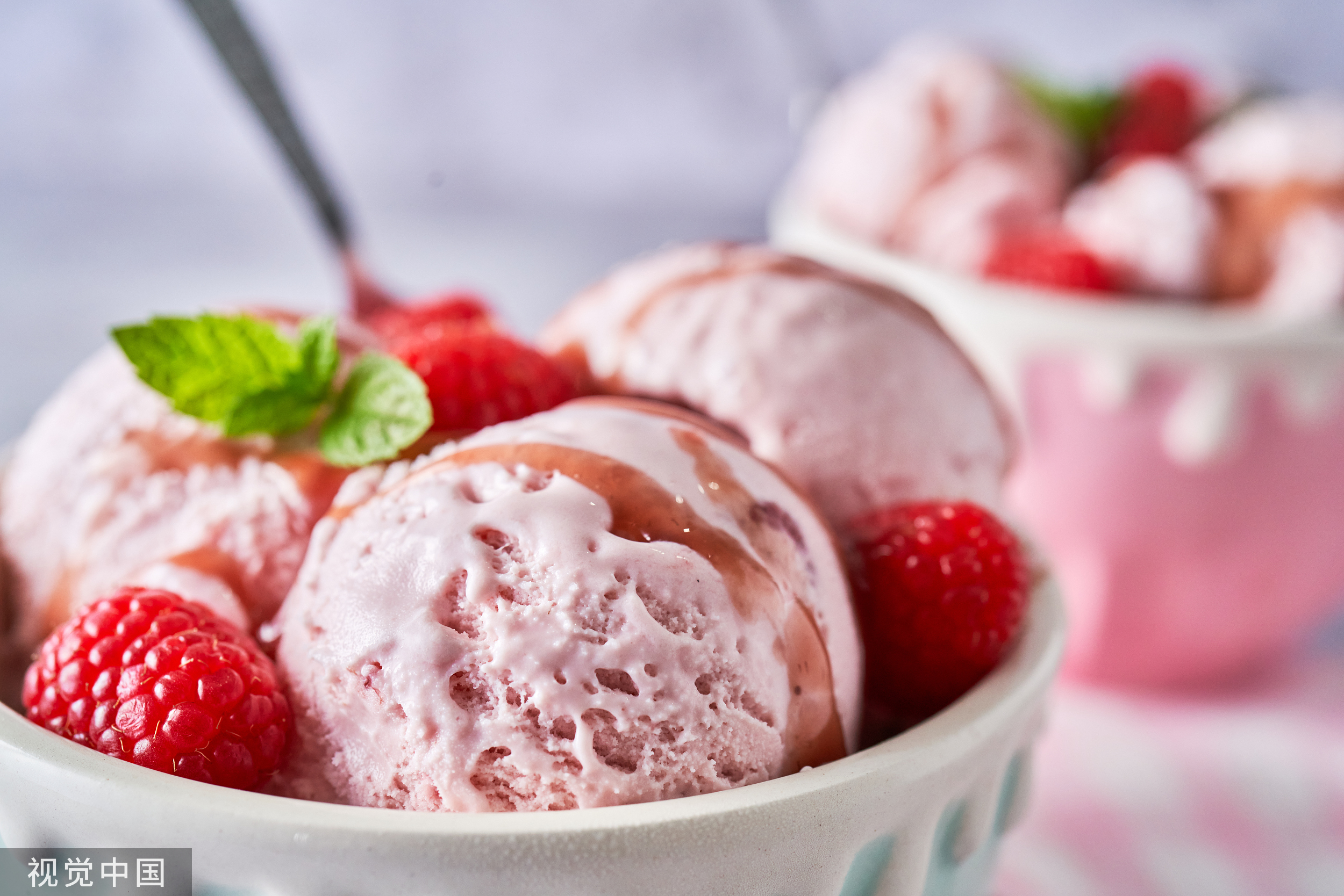 吃冰淇淋到底是用tomar还是comer? 