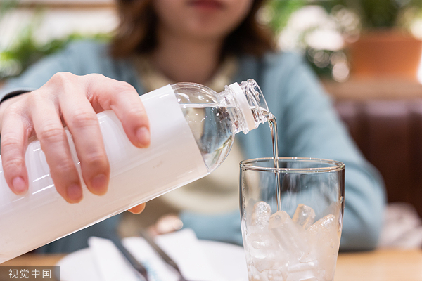 为何德国餐厅里都不直接提供饮用水？