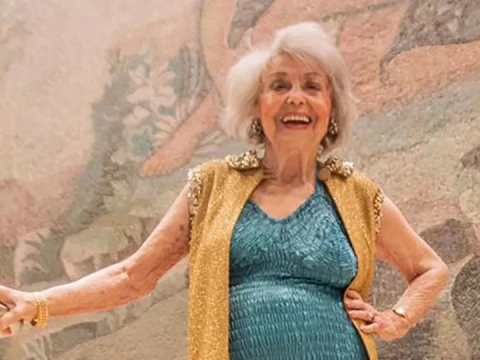 101岁德国奶奶成世界最年长泳装模特，看完照片respect