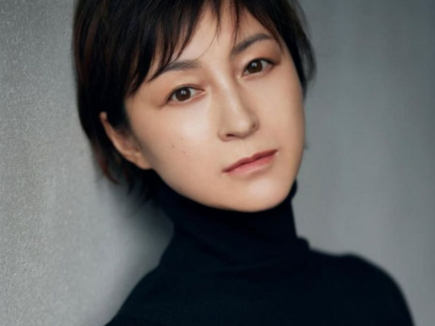 广末凉子已被依法拘留，警察对其进行药检、住宅搜查……