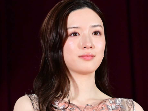 永野芽郁再现仙女落泪！9个品牌代言纷纷被撤……违约金恐达20亿？