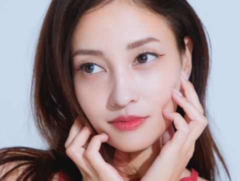 日媒爆料黑木明纱与小14岁男友热恋！前夫赤西仁也有新动向？