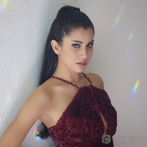 小李子举办慈善晚会 poo一袭黑色礼服闪耀亮相_泰星poo_沪江泰语