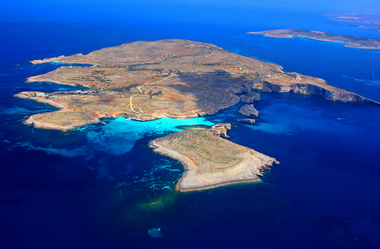 a conquistare il podio,   小国不一定地处偏僻