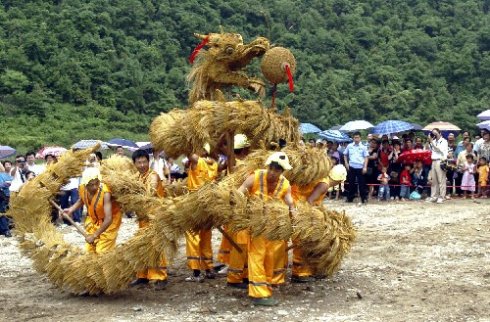 江西婺源和安徽徽州的中秋传统习俗之舞草龙灯