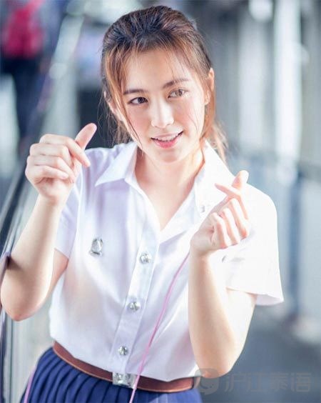 一看就跟外面的妖艳贱货不一样!