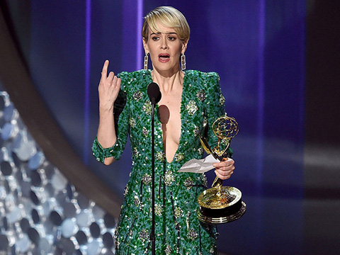 沙拉保&bull;罗森获艾美奖，颁奖感言只为道歉？