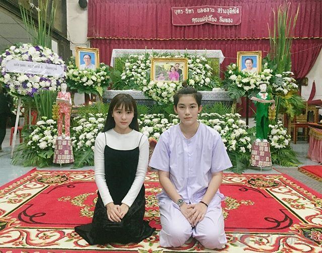 在tina父母的祈福礼上,有很多圈内的朋友,包括aom sushar, mike ,jeab